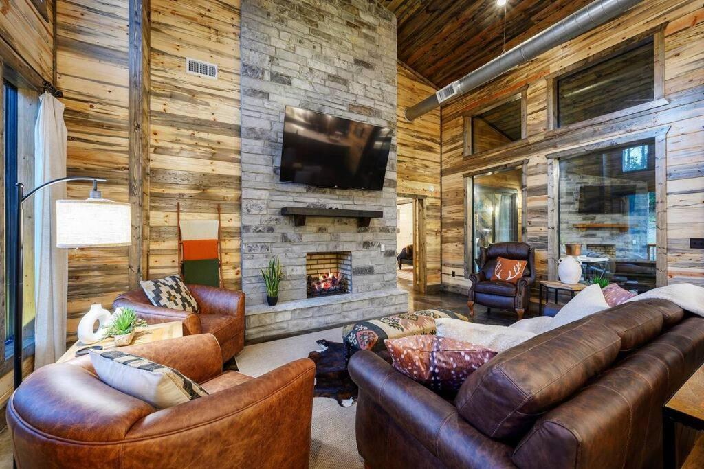 Ember Skye Cabin - 2 Bdr & Bunk Nook/2.5 Bath Broken Bow Exterior photo