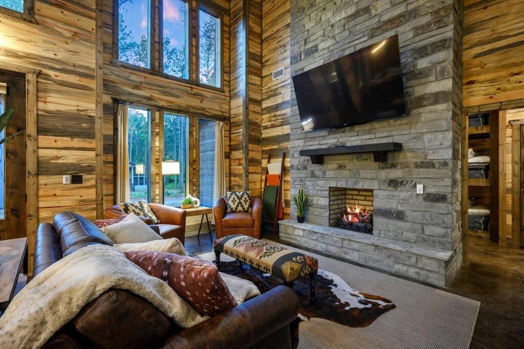 Ember Skye Cabin - 2 Bdr & Bunk Nook/2.5 Bath Broken Bow Exterior photo