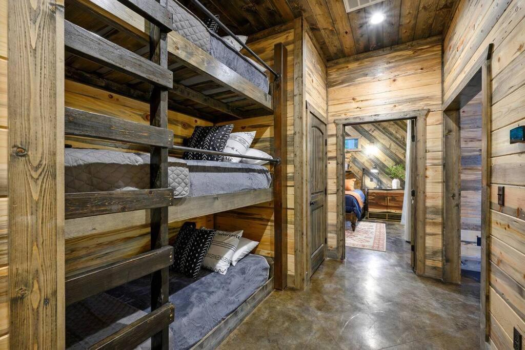 Ember Skye Cabin - 2 Bdr & Bunk Nook/2.5 Bath Broken Bow Exterior photo