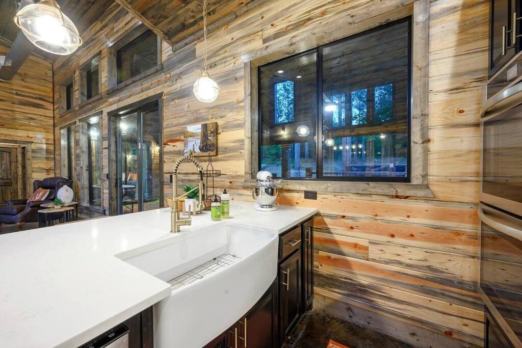 Ember Skye Cabin - 2 Bdr & Bunk Nook/2.5 Bath Broken Bow Exterior photo